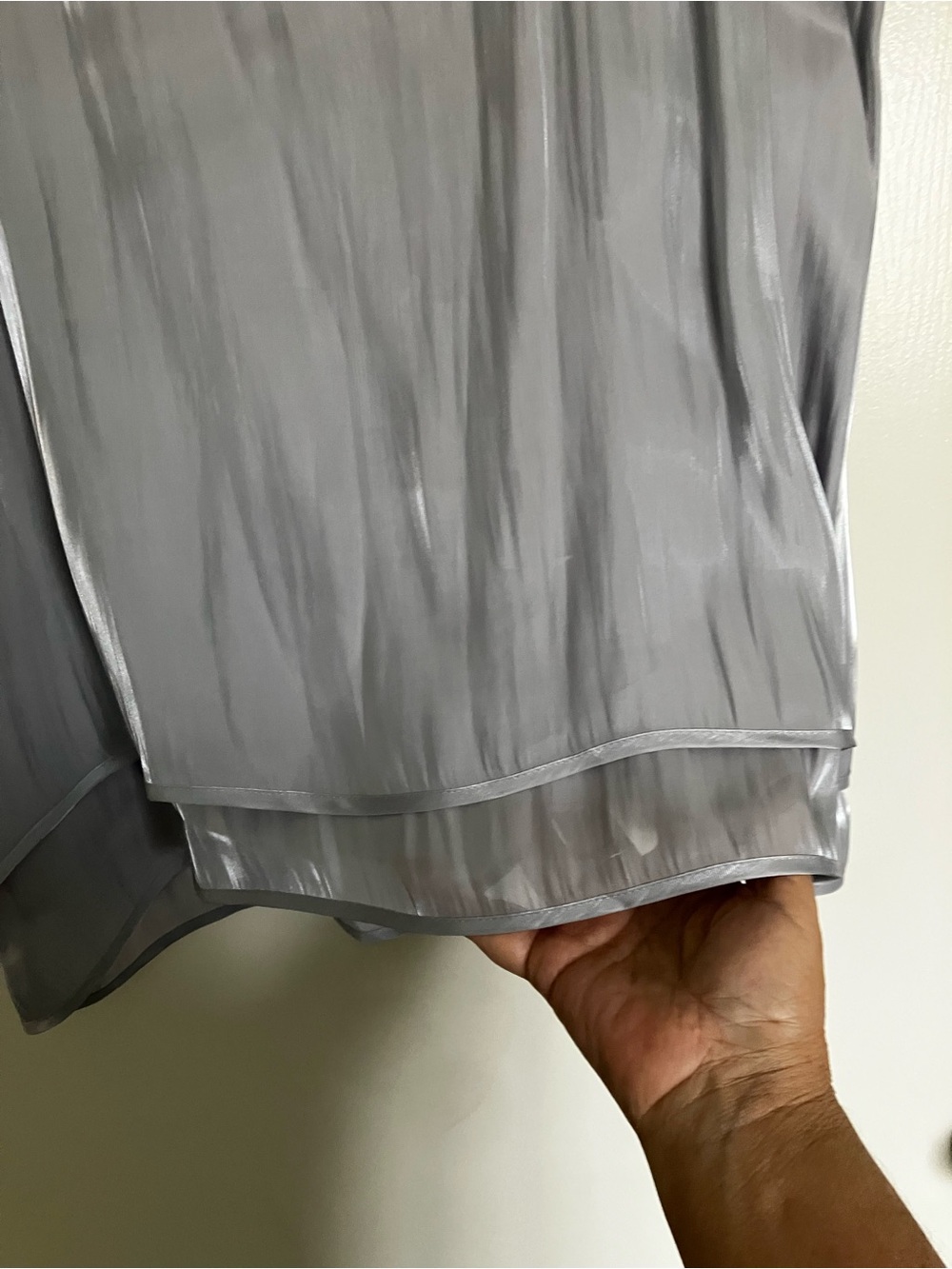 NWOT-Vince Camuto Silvery Gray Tiered Sleeveless Blouse XL Flowy High-Low Hem | - Picture 2 of 8